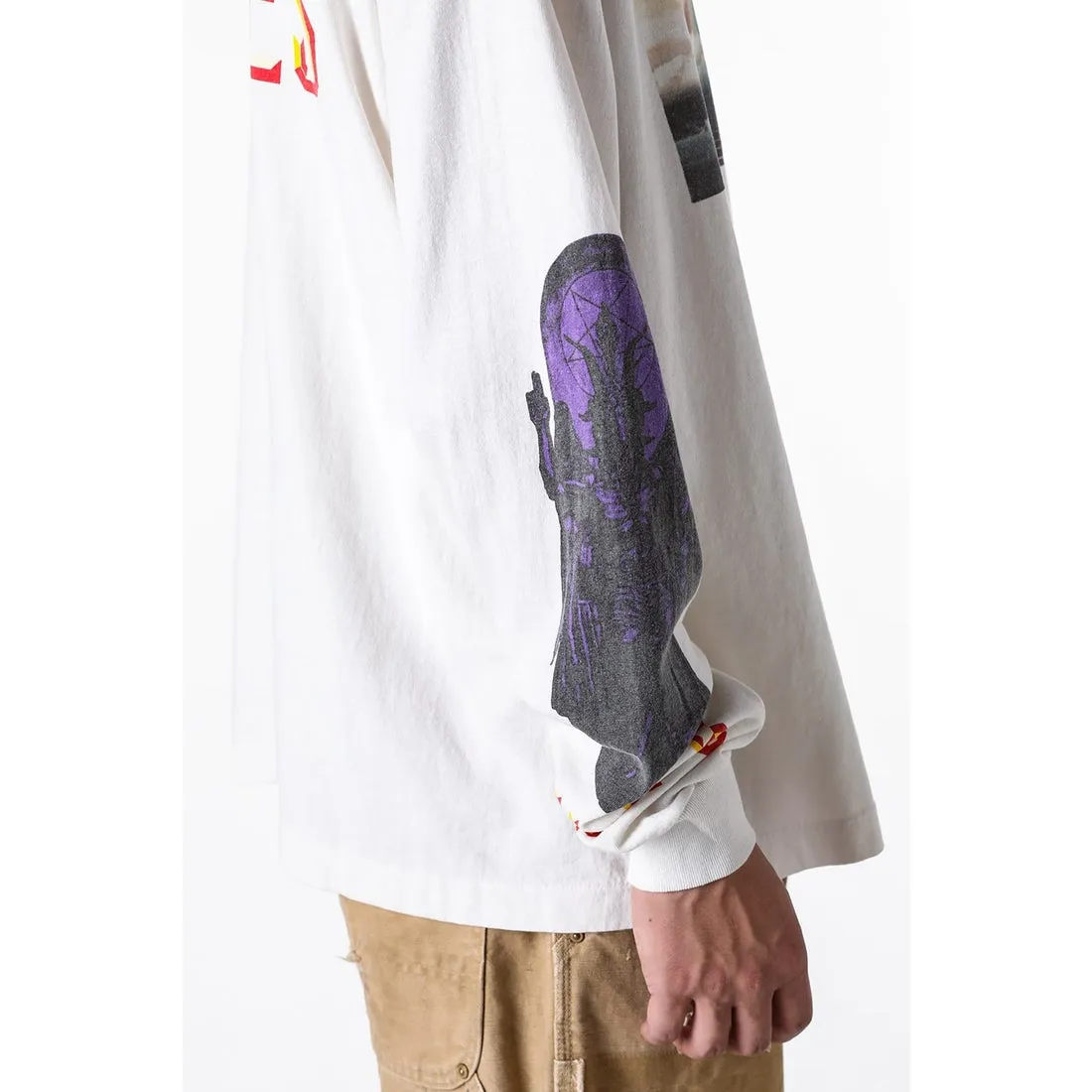 SAINT Mxxxxxx SAINT PICTURES L/S TEE/WHITE Columbia Pictures SAINT Goddess Long Sleeve Off-White S-XL Pays tribute to the Columbia Pictures Title Goddess. Full of fun. Ready-made clothes are washed. The texture is soaring. Authentic level printing is restored. Look for cylindrical seamless fabrics. It is almost meaningless if it is not a cylindrical fabric.
